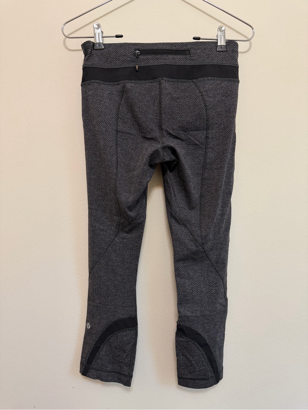 Lululemon Run: Inspire Crop II *All Luxtreme Size 4 grey - Picture 8 of 12